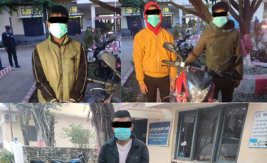 मोटरसाइकल चोरेको आरोपमा चार पक्राउ