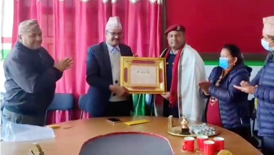 दोलखाका प्रहरी प्रमुख रिजाललाई नागरिक अभिनन्दन