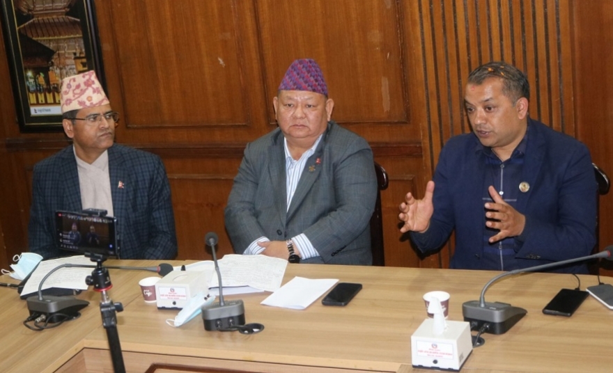 पशुपति क्षेत्रमा फूल, प्रसाद बिक्री गर्ने ठाउँ व्यवस्थित गर्न पर्यटन मन्त्री आलेको निर्देशन