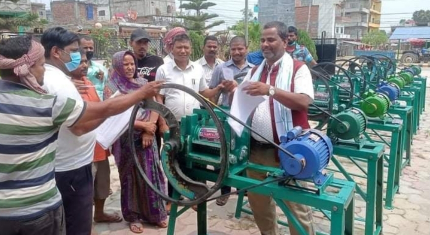 सप्तरी : रुपनी गाउँपालिकाद्वारा किसानलाई मेसिन वितरण