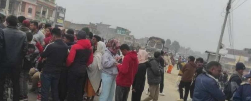 वडाध्यक्ष पोखरेललाई पक्रउ गरेको विरोधमा वन कार्यालयमा तालाबन्दी