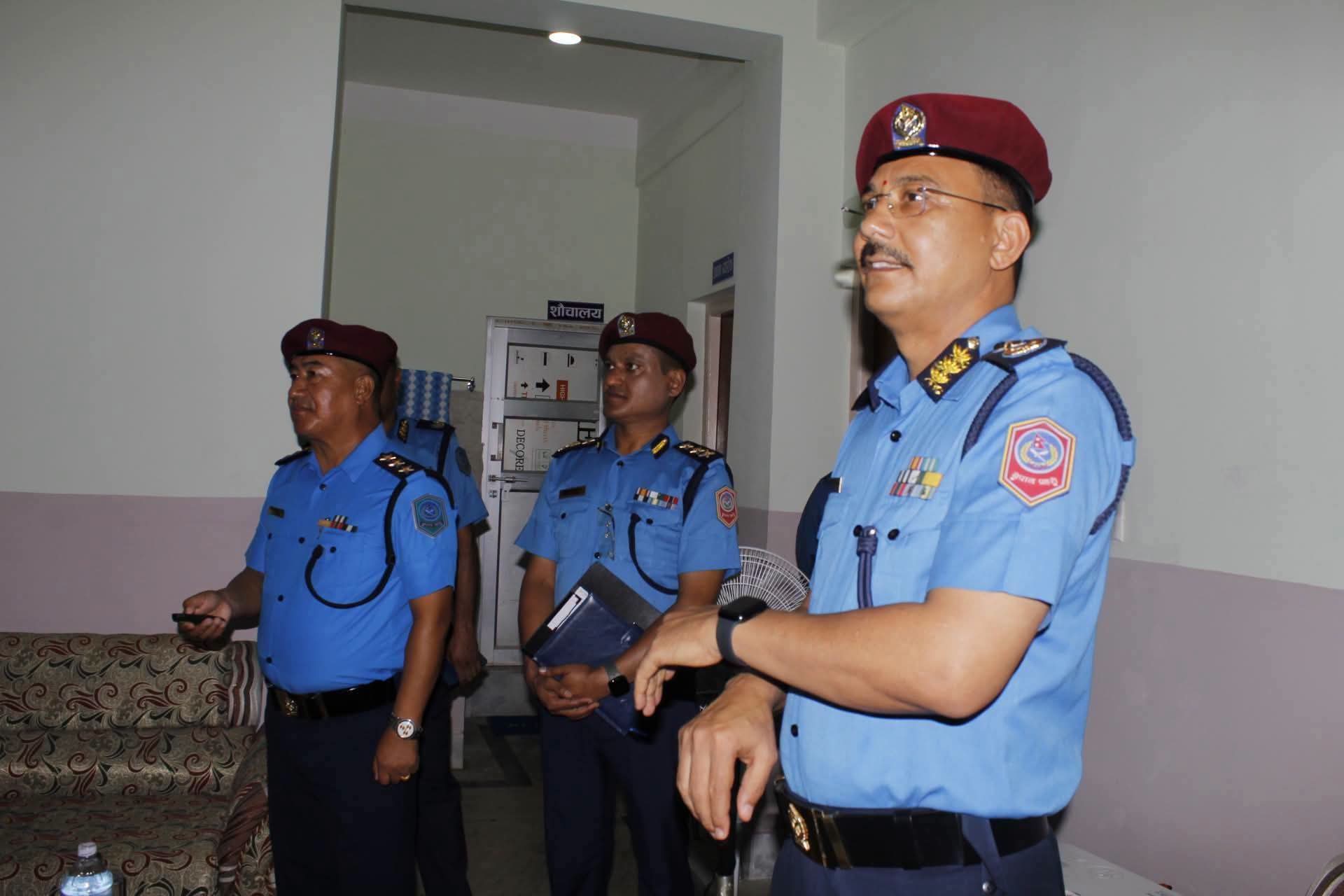 “Police Baton” को निरीक्षणमा‌ खटिएका एआईजी सहितको टोलीद्वारा निरीक्षण तथा प्रहरी कर्मचारीलाई निर्देशन