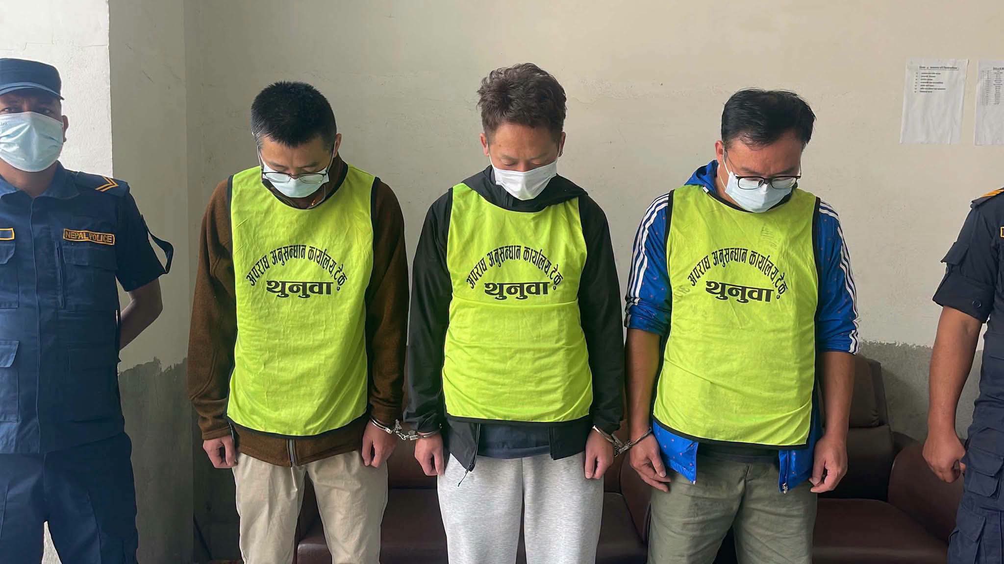 बूढानीलकण्ठबाट २१ किलोभन्दा बढी सुनसहित तीन चिनियाँ नागरिक पक्राउ